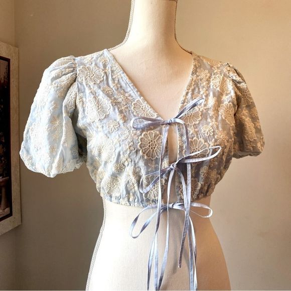KIDO Blue and White Floral Embroidered Crop Top NWT - Picture 1 of 8
